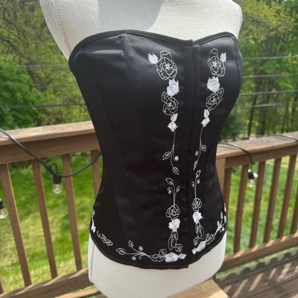 Y2K Charlotte Rousse Black Corset with White Floral Embroidery